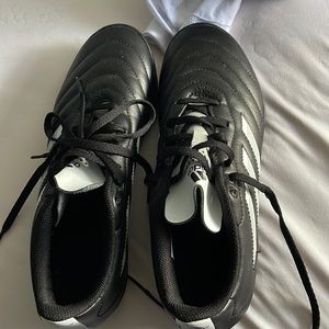 Indoor soccer shoes - used once- wrong size
